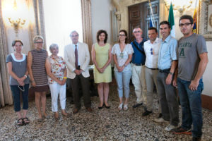 Il sindaco Variati, l'assessore Cordova e i rappresentanti dei proponenti dei primi tre progetti classificati