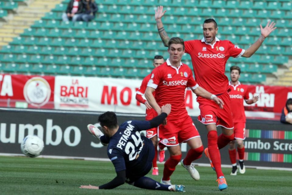 Serie B, il Vicenza vince a Bari con un gol di Petagna e infila la quarta vittoria consecutiva