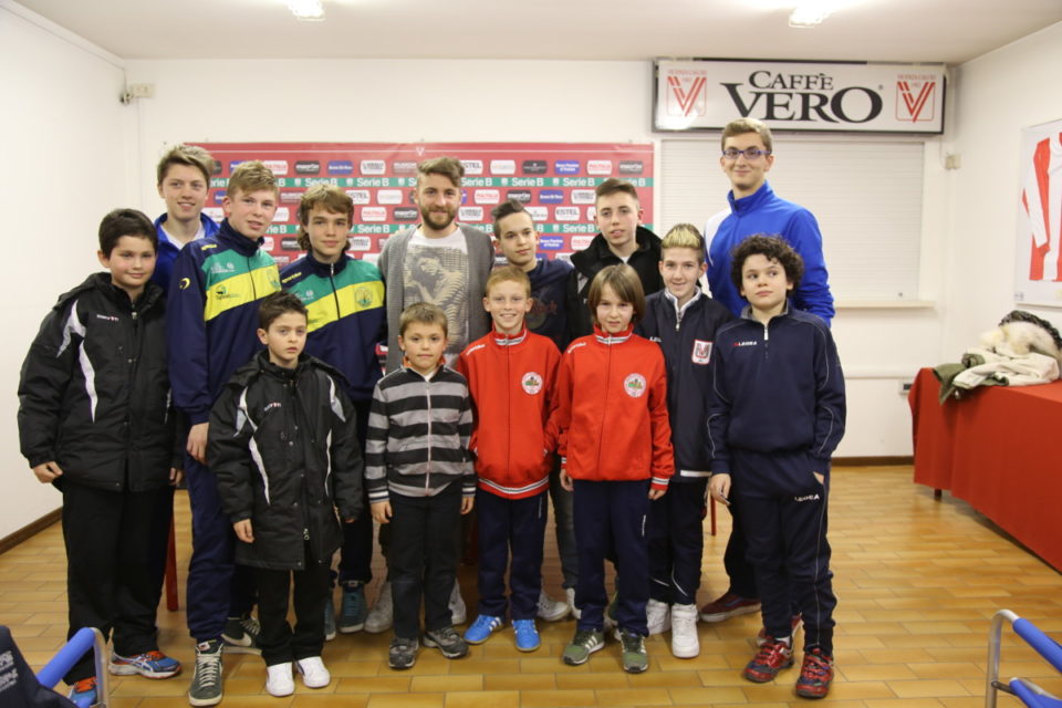 Intervista a Lorenzo Laverone, giocatore del Vicenza, realizzata dai ragazzi del trofeo Andrea e Stefano